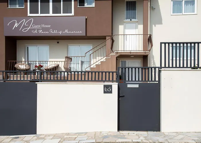 Mj בית הארחה 4*